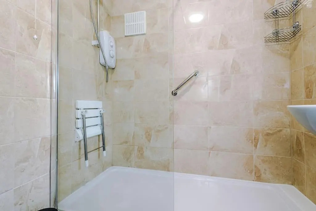Holiday home Spacious 3 Bedroom Close To Leeds City Centre With Parking - Short Stay Leeds